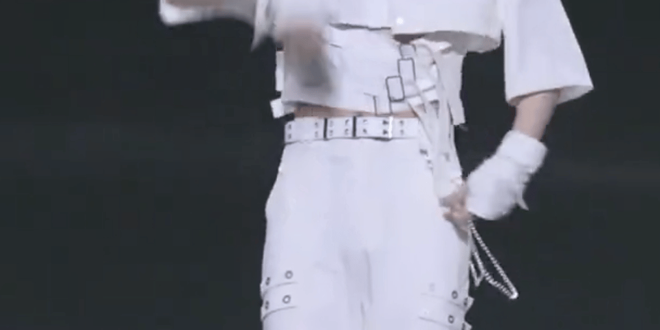 丁程鑫[超话]欢迎收看程鑫腹肌大赏来看你更喜欢哪一款呢[来]​​​