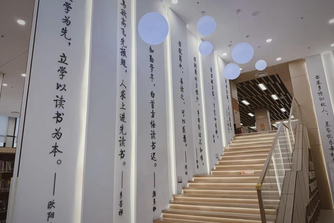 【180万次相遇！这座会“呼吸”的图书馆，让科技新城漫溢书香与浪漫】你知道吗？在