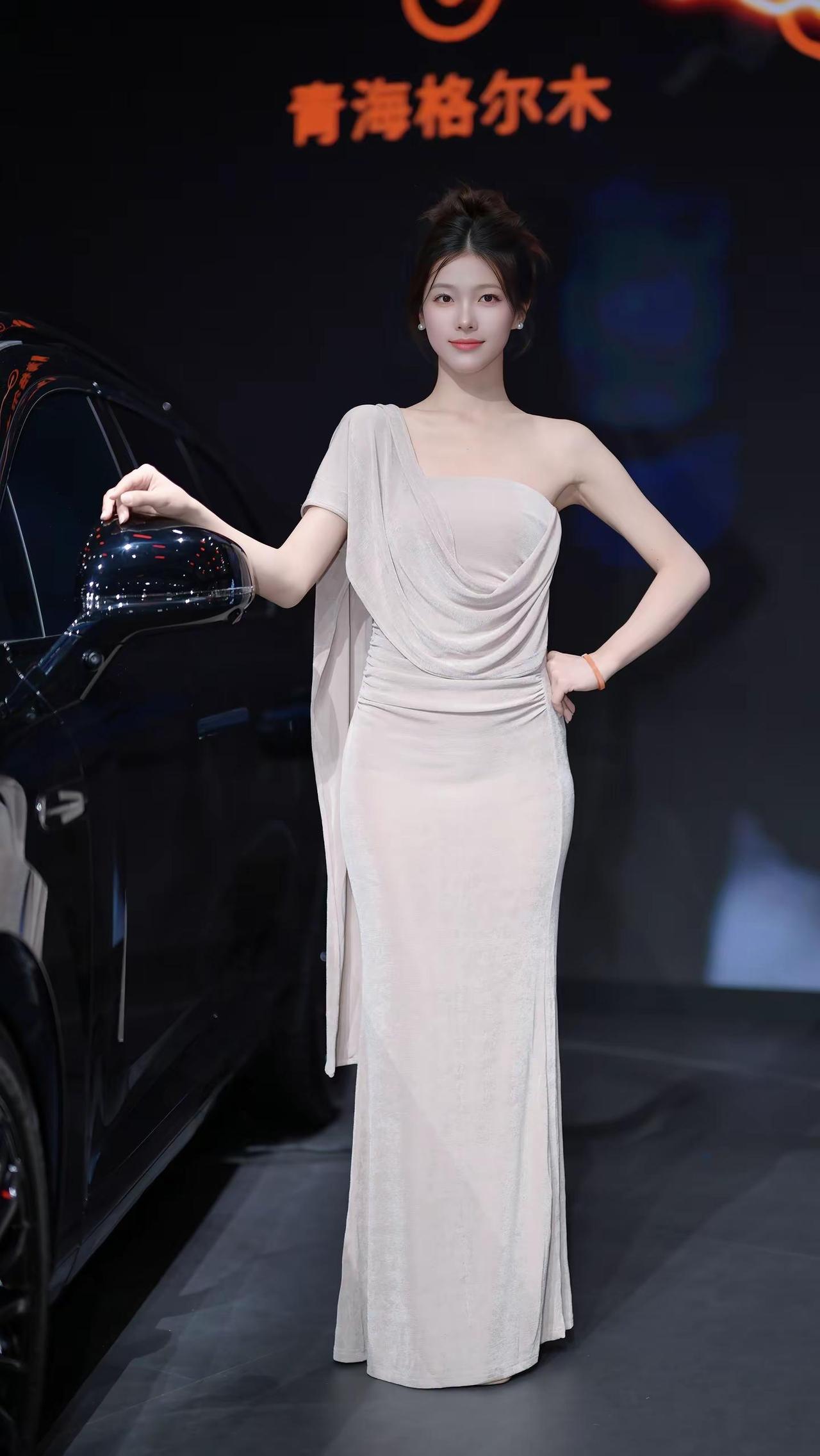 成都车展。做个酷girl 车模美女 车模小姐姐