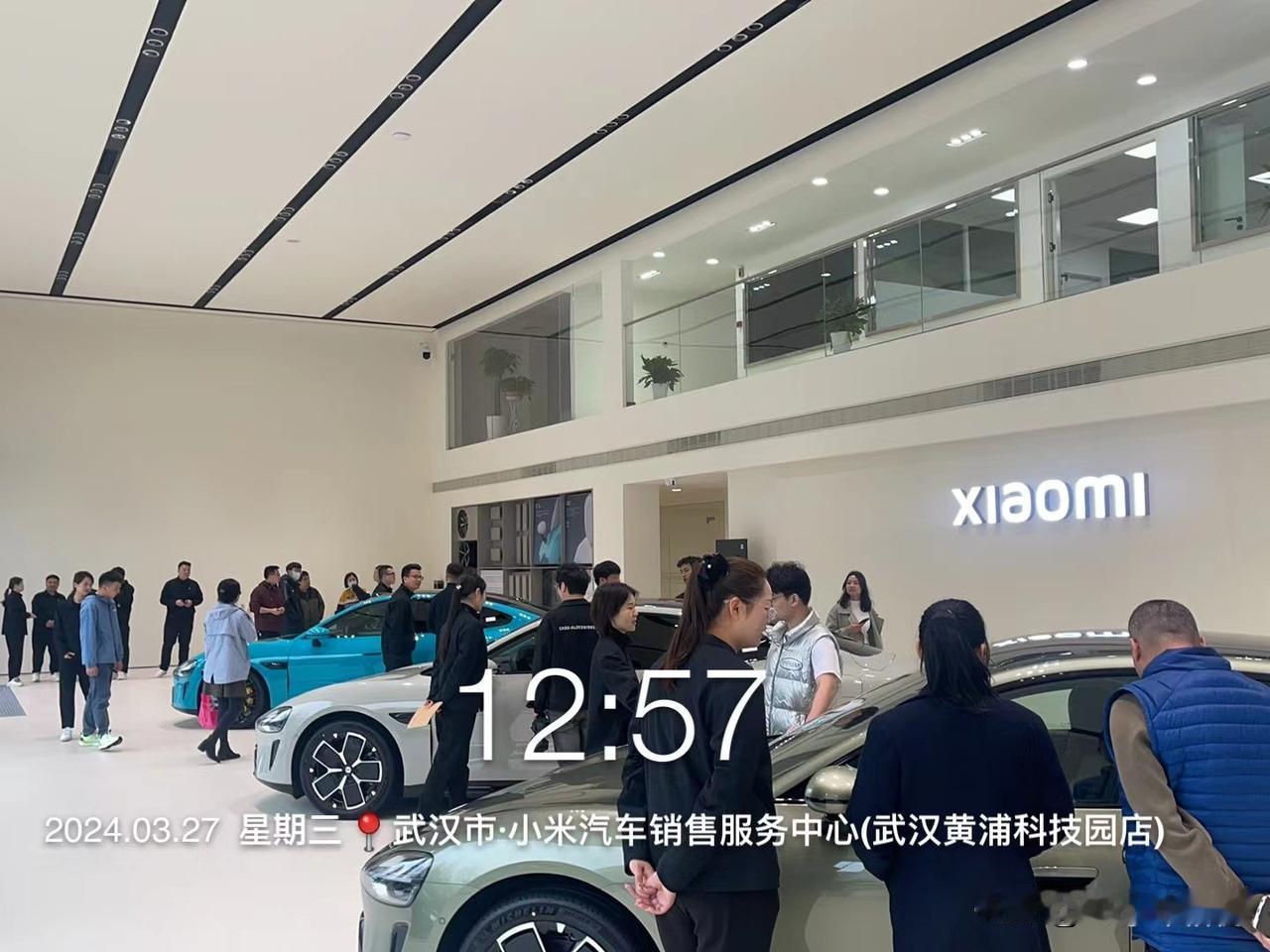 看来小米SU7还真的能成！
这都静态展示第三天了居然还这么大的人流量...

要