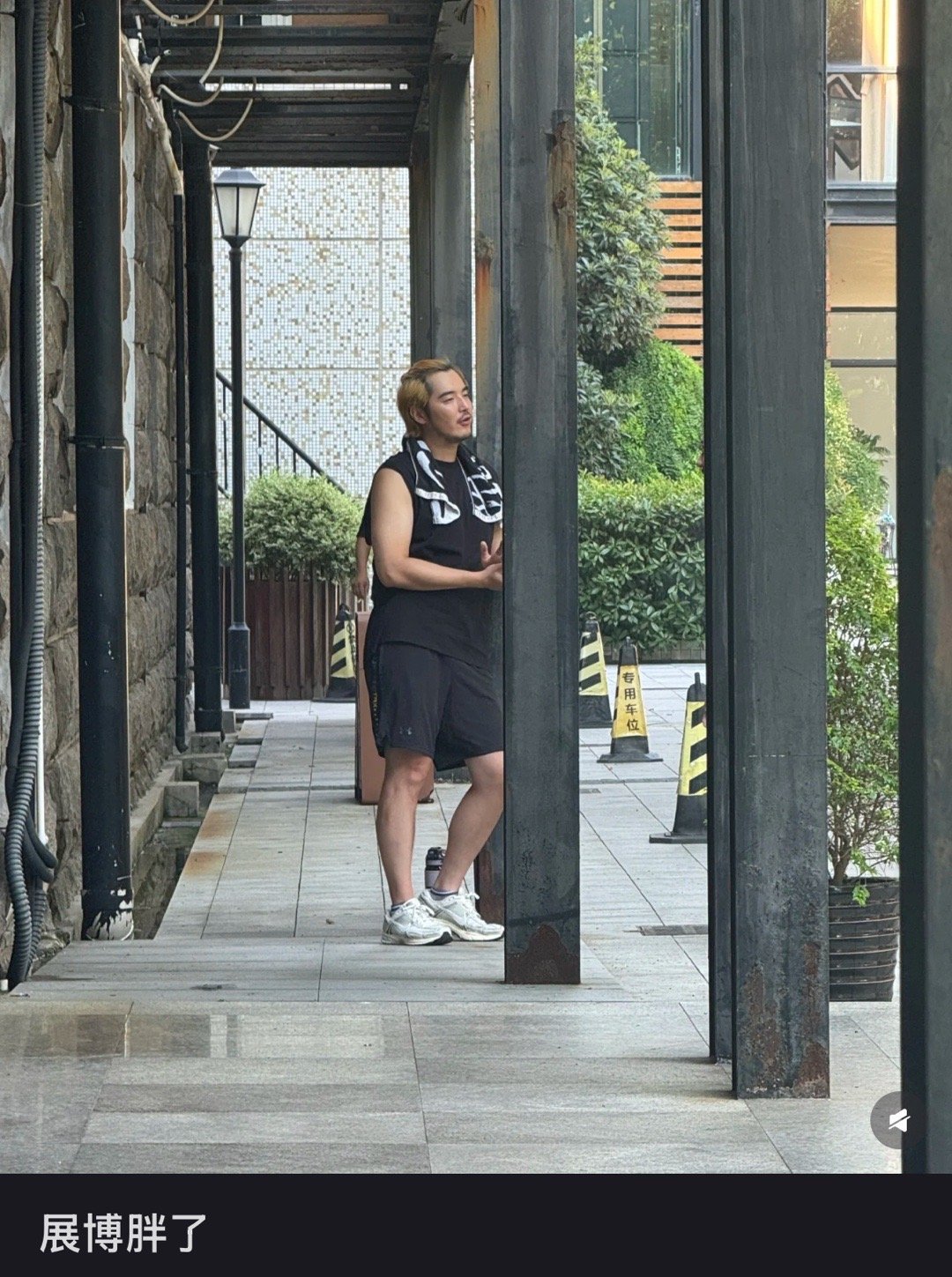 网友偶遇金世佳 ​​​