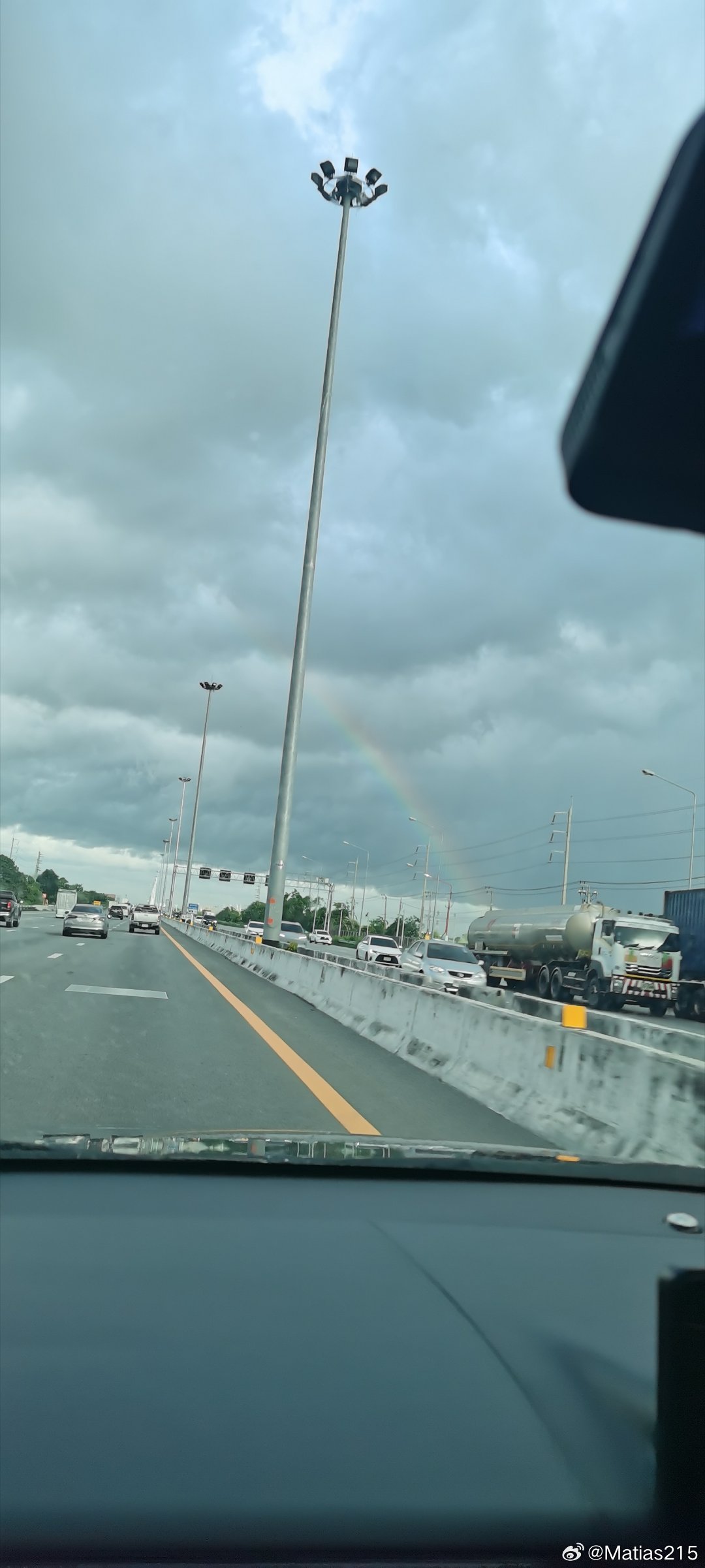 老马说，看到🌈的人是都会有好运 