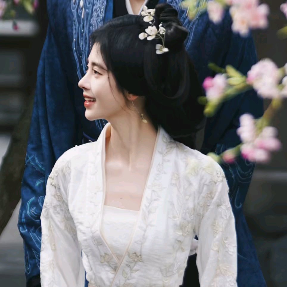 鞠婧祎苏绿夏jjy鞠婧祎万花世界你幸福的话，杳无音讯也没关系。​ ​​​