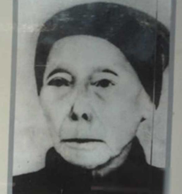 1933年，毛主席躲进了一个农妇家，没想到敌人搜查到农妇家时，农妇却说：“军爷，