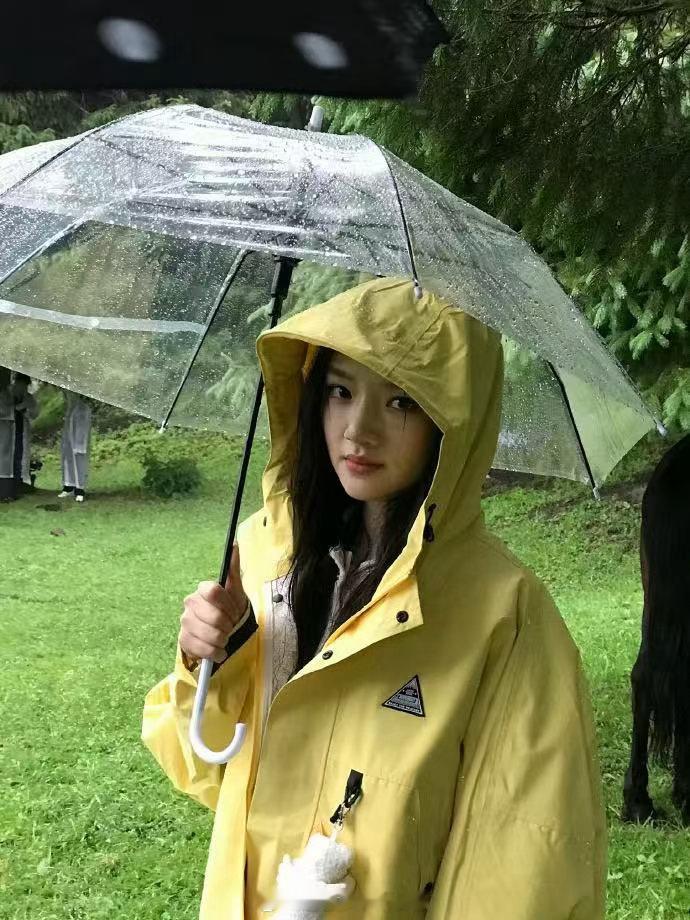 任敏骑马真的很出片 循环看了好几遍，不是因为有什么剧情，就是画面好看。白衣被风吹