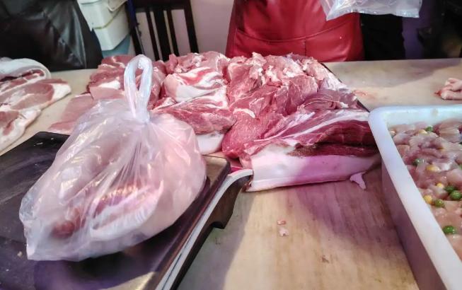 别再误以为是砸价了！国家放出 5700 吨储备冻猪肉，背后调控逻辑 9 成普通人