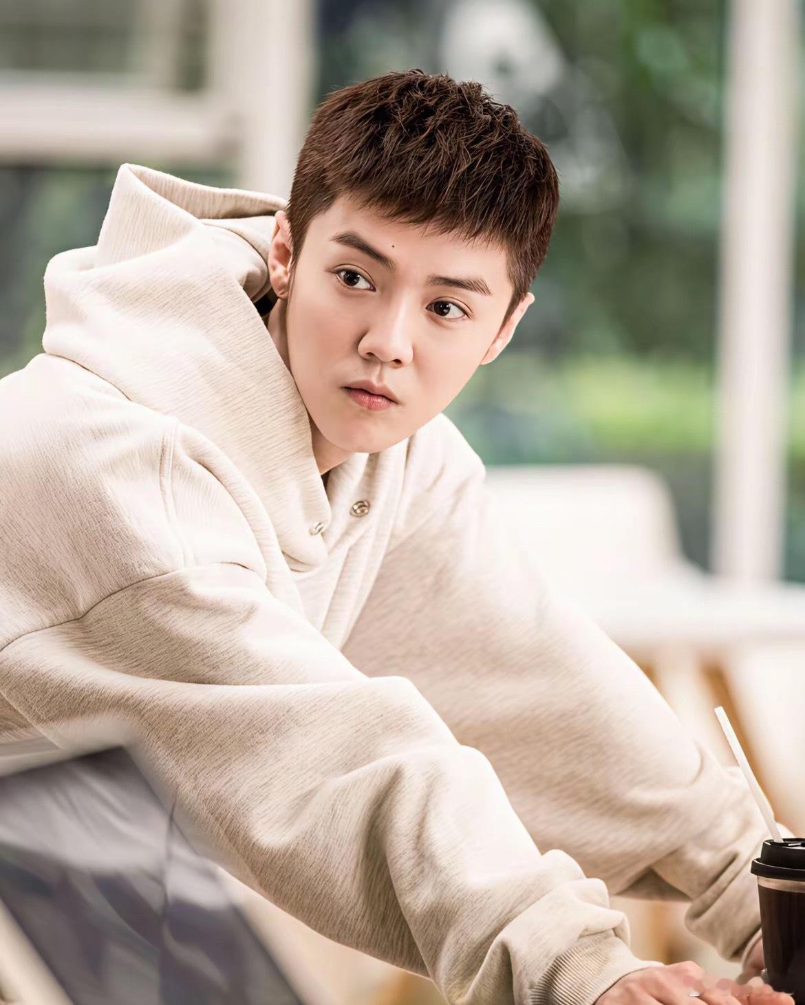 真不合适感觉鹿晗不适合这种硬汉造型 