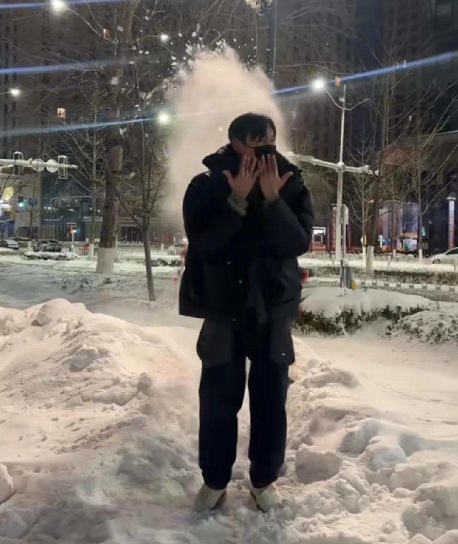 秦昊伊能静引发热议！
1月31日，秦昊伊能静两夫妻突然引发了热议，起因是伊能静在