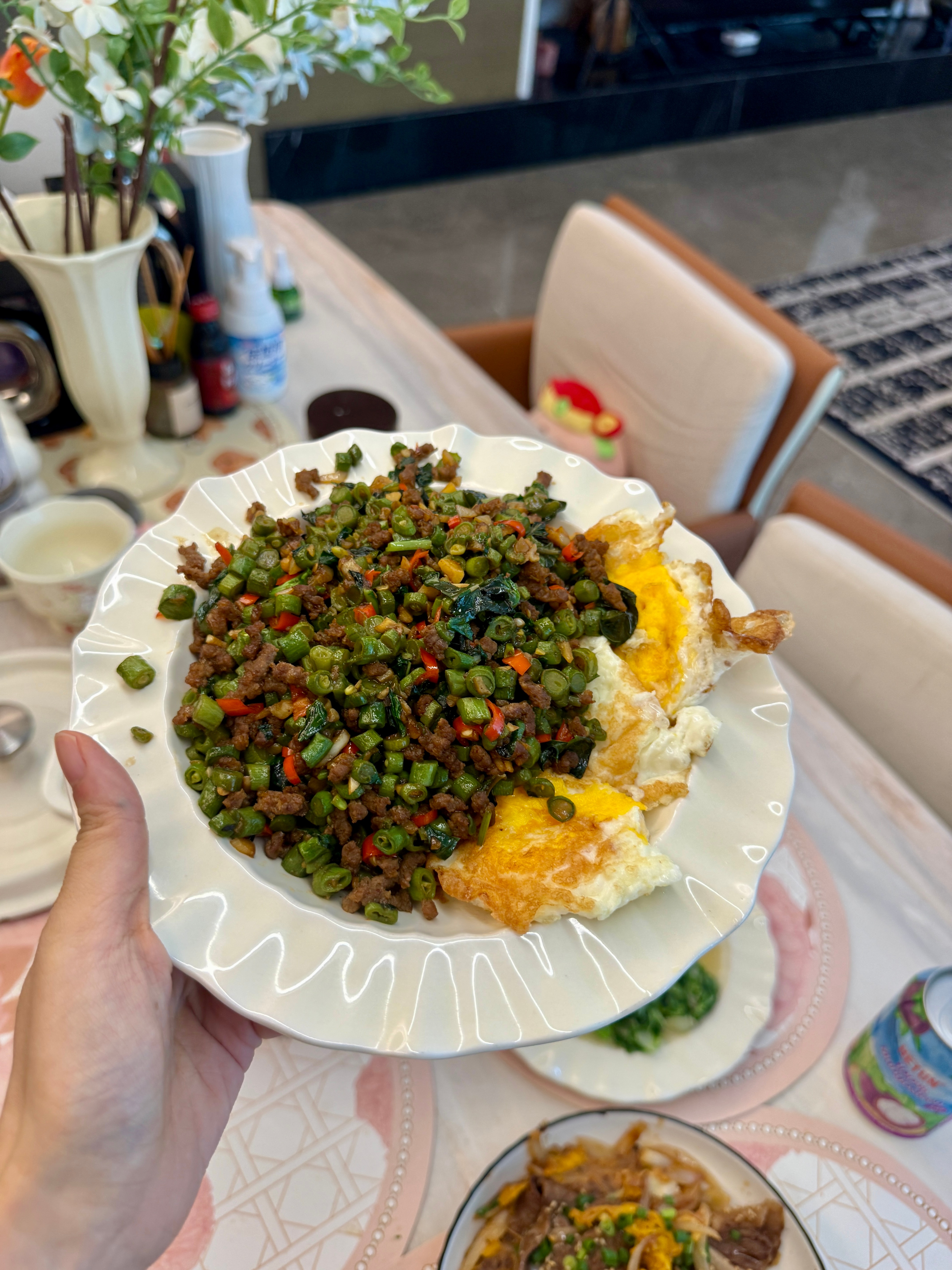 今天吃什么? 打抛，黑鱼汤，牛肉抱蛋，清炒小白菜，小象超市三块钱换购的冰麻薯面包