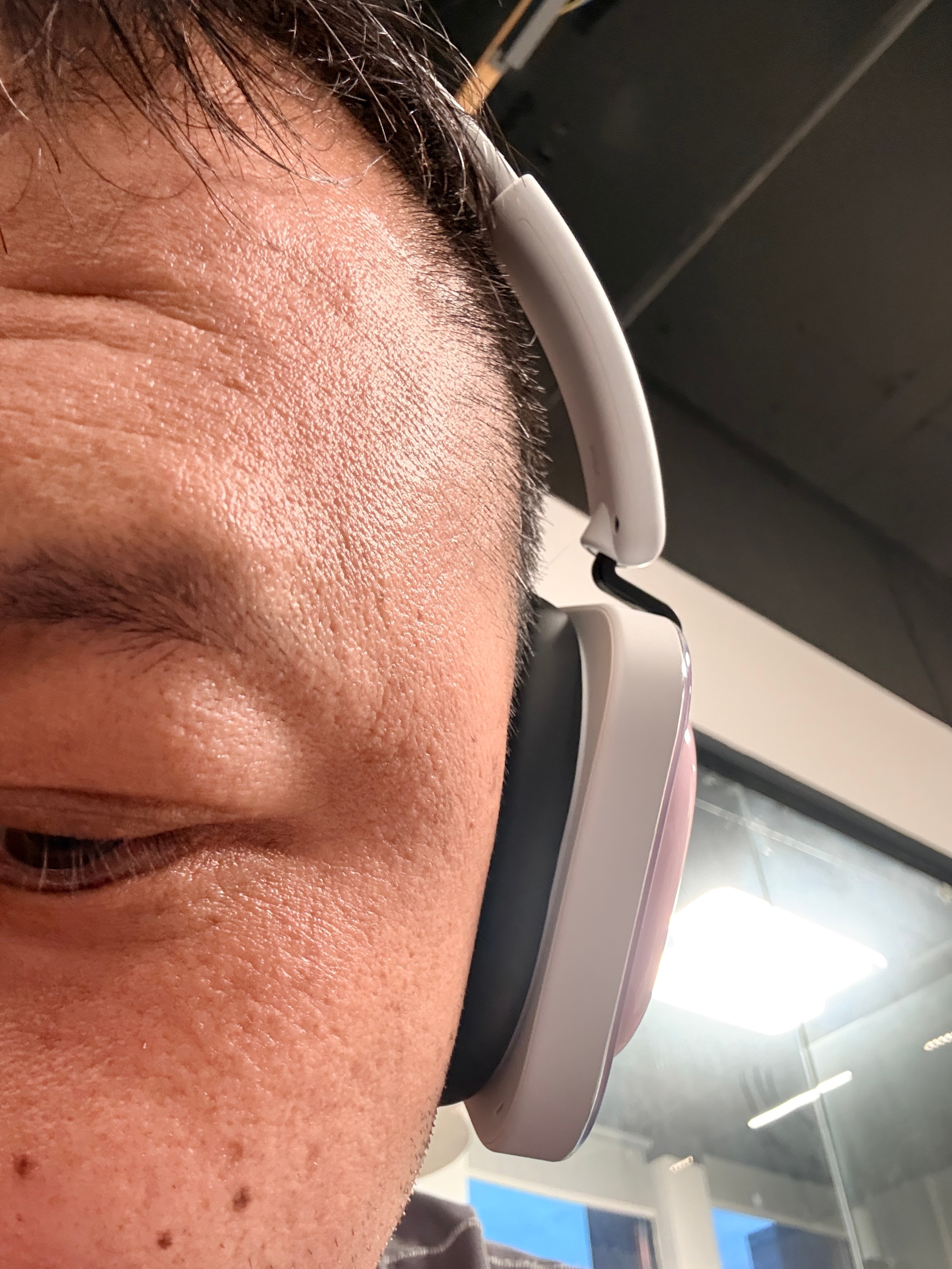 最近买了个粉色耳机，不敢出街，只是工位旁边是空调压缩机真的太吵了，买了纯降噪用有
