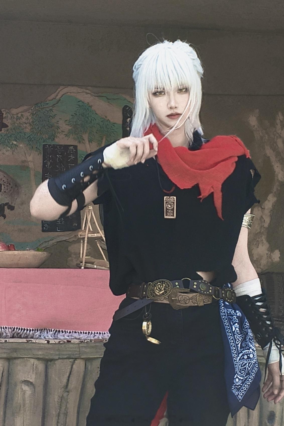#齐司礼[超话]# COS｜齐司礼 大漠归墟自制了一下衣服去楼兰驿站拍两张#co