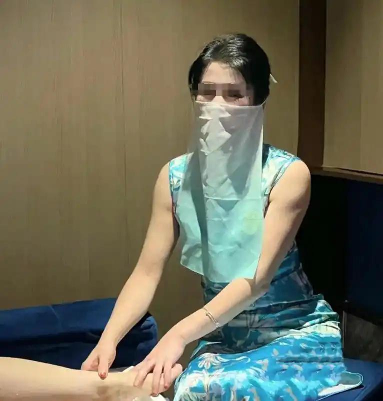 技师的嘴，骗人的鬼！千万不要相信足疗技师对你说的鬼话。
  经常出去玩的男人，大