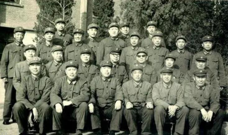 一个团硬刚两个纵队全部战死，18军的老虎团到底什么来头？
 
这支部队可不是吹出