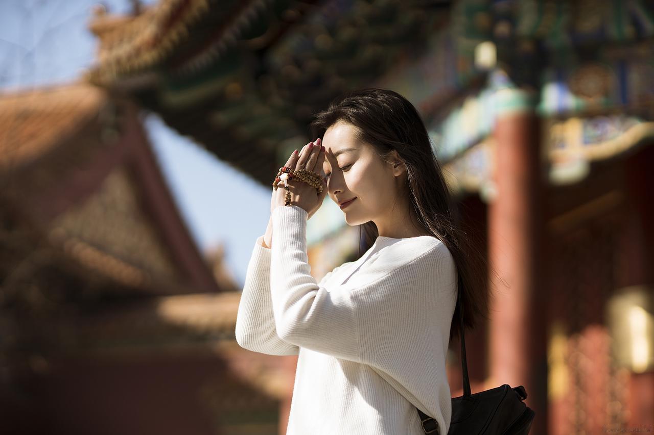 弘一法师:
“你能嫁给什么样的人，
是你自己修来的。
因为福报相等，方为夫妻。