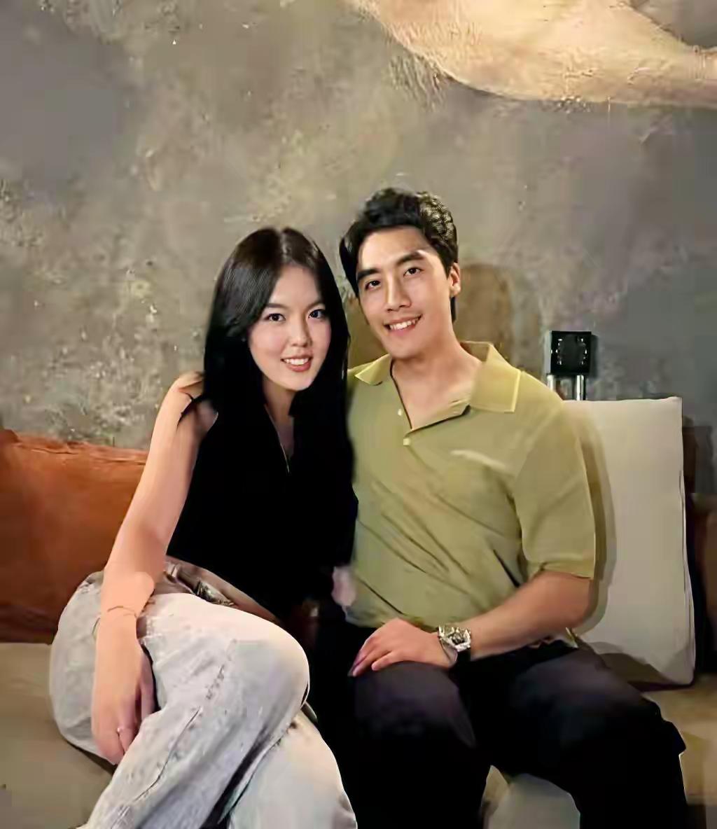 李咏去世后，哈文母女一直在美国。

李咏生前重视女儿教育，希望她自由成长、接受优