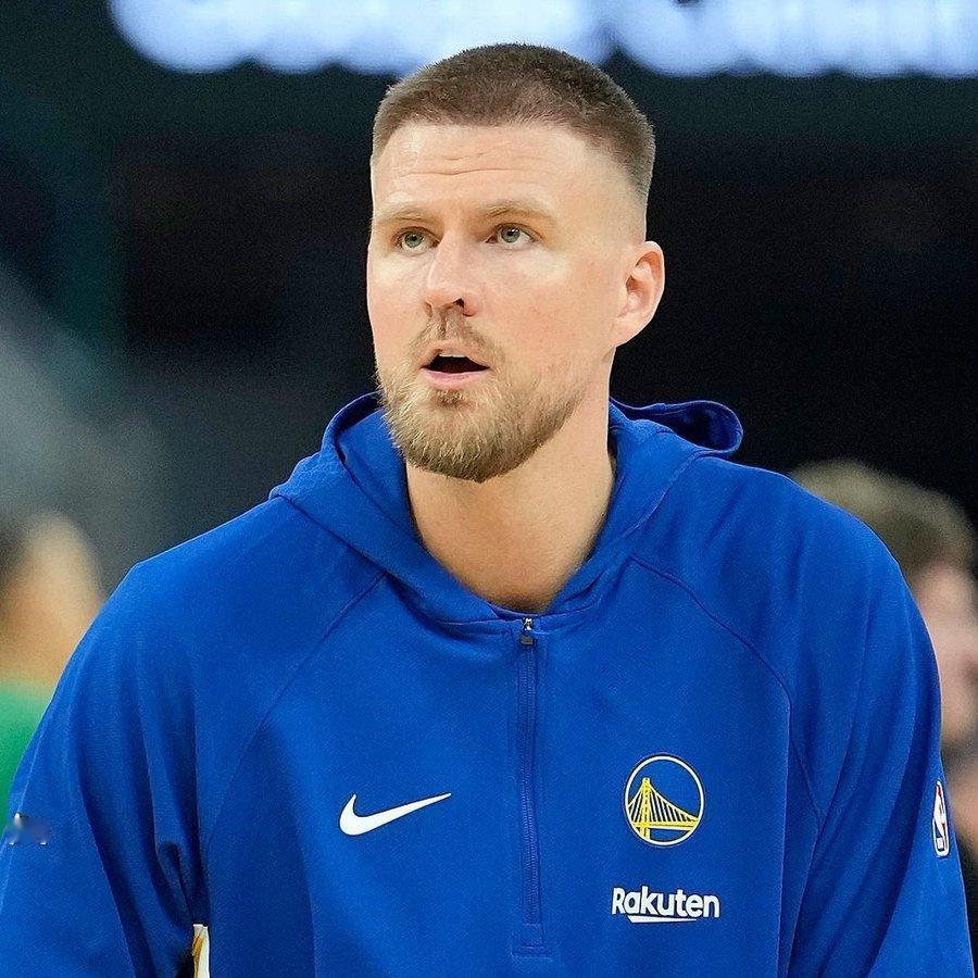 铂金未随队前往新奥尔良，预计将缺席接下来两场背靠背的比赛。早日康复金州勇士