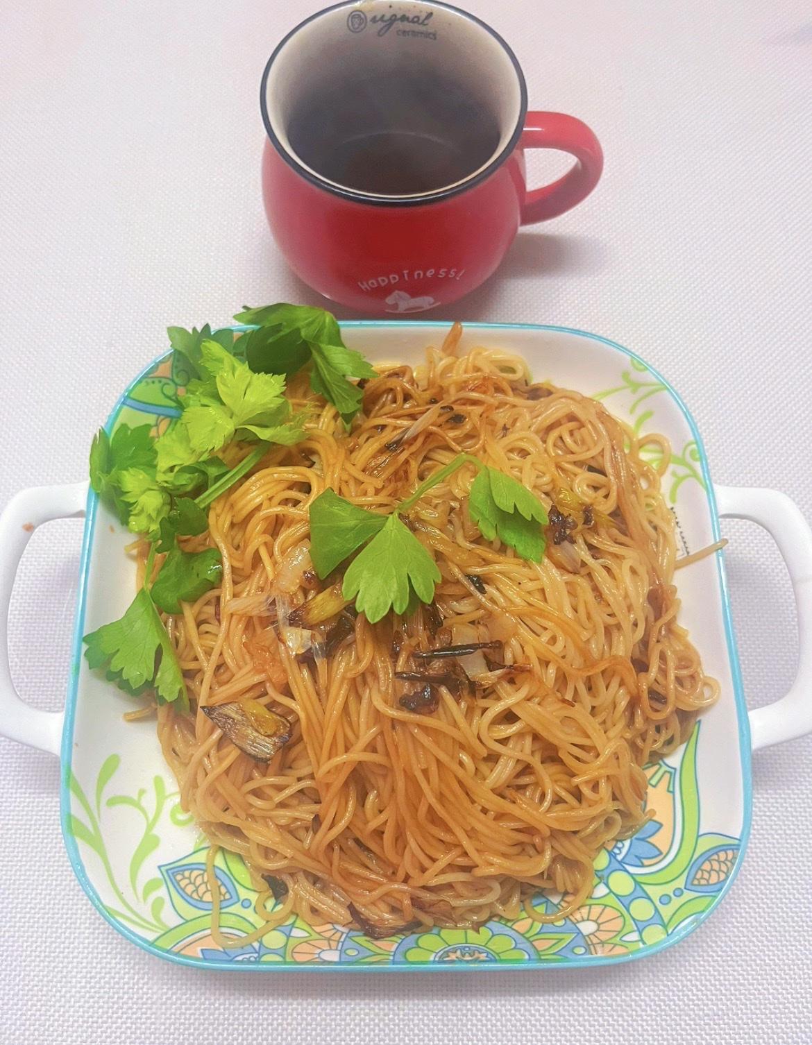 就这样吧，葱油炒面配手冲咖啡，成本5块大洋