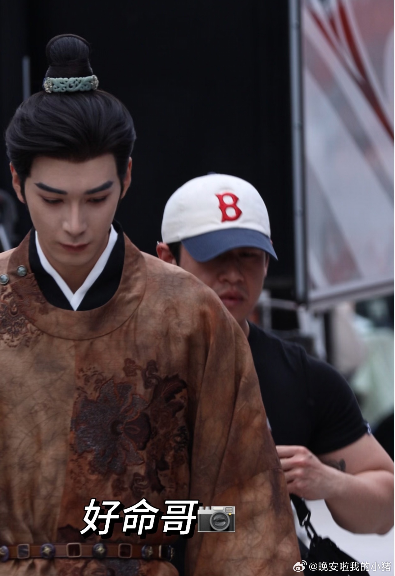 陈星旭金枝黄衣造型路透，陆行之好贵气，要登基啦