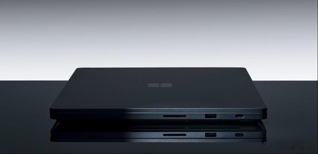 Surface Laptop Ultra搭载Grace CPU及Blackwel