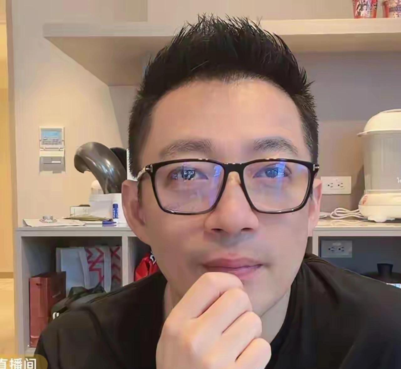 汪小菲这两天又回湾湾了，陪老婆马筱梅和刚出生的儿子。3月20号，两口子在月子中心