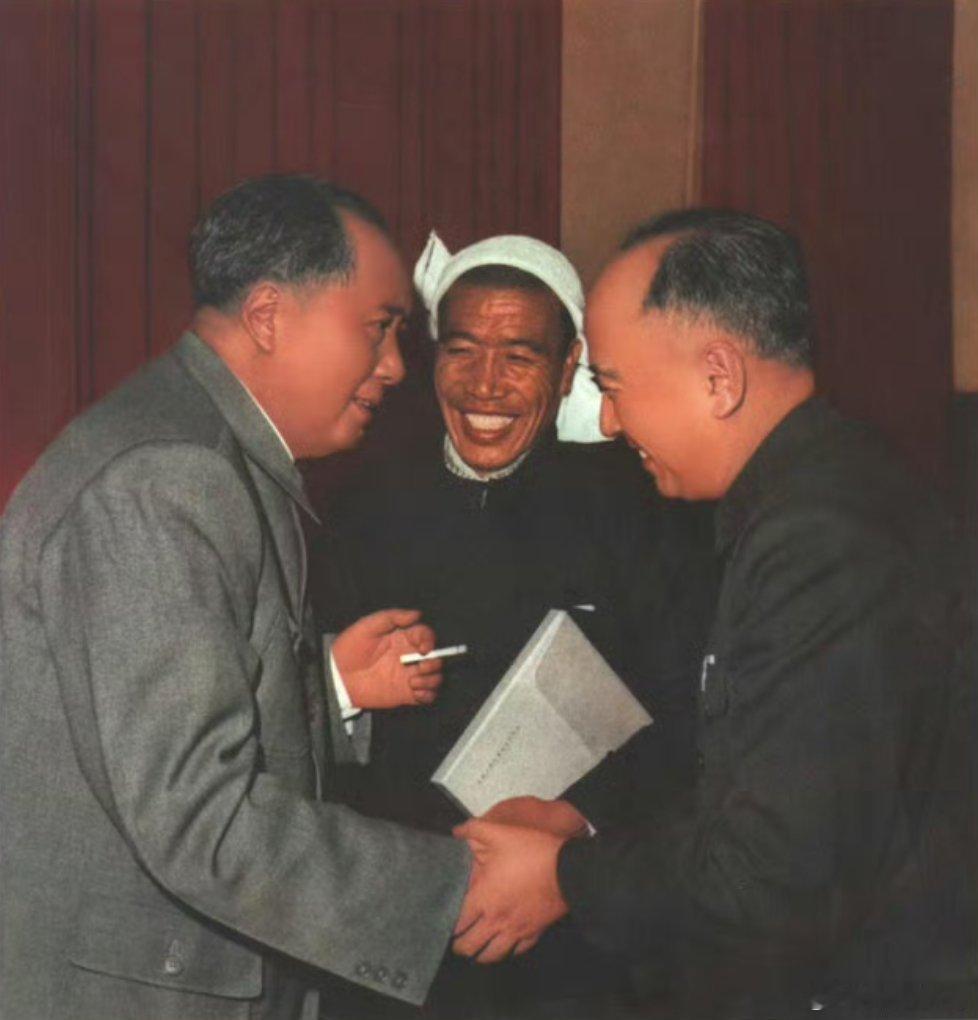 让我们一起缅怀、致敬一代伟人！ ​ ​​​