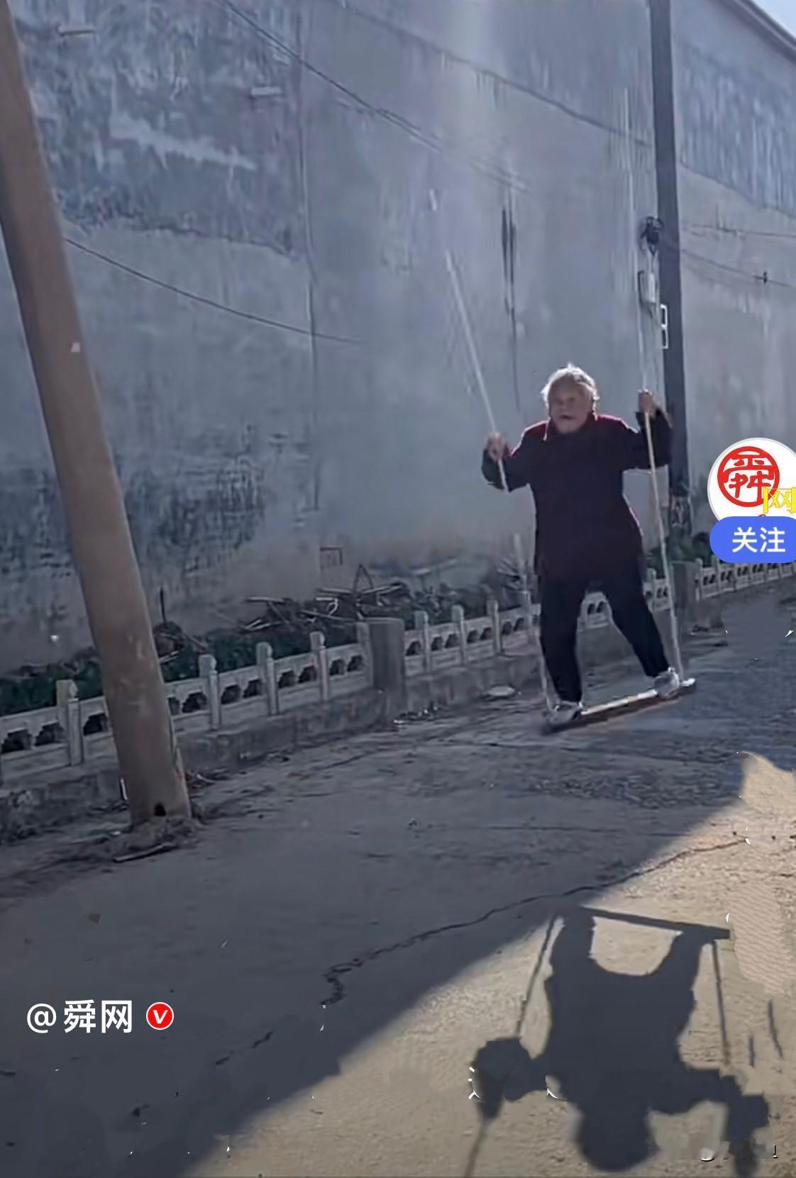 近日，河南一82岁姥姥能荡秋千，太厉害了……
         姥姥活力十足，动