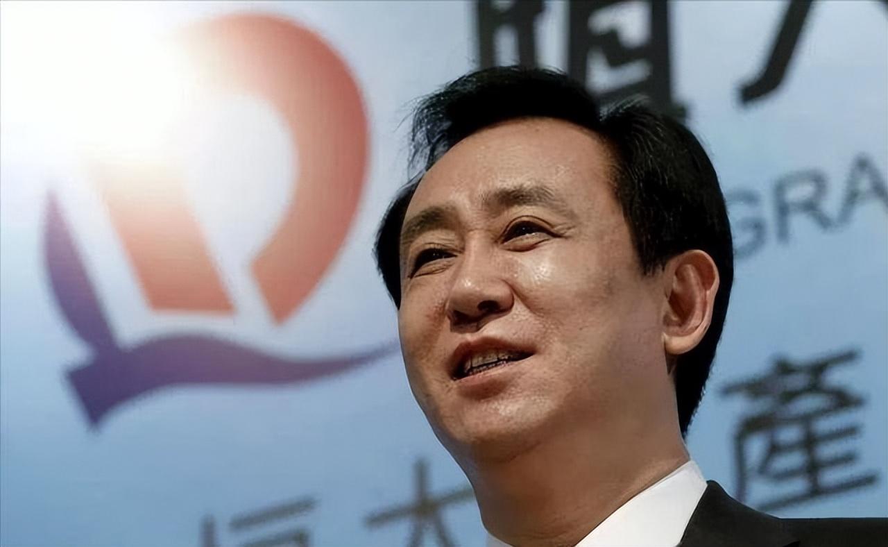 许家印被关了挺久，既不交代事儿，也不说自己有多少资产！他这是步夏海钧“沉默战术”