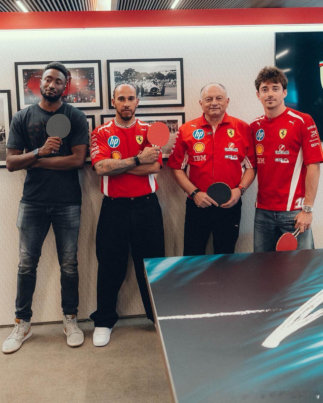 F1赛车大佬跨界打乒乓球汉密尔顿勒克莱尔打乒乓球 当下乒乓球凭借世乒赛强势出圈全