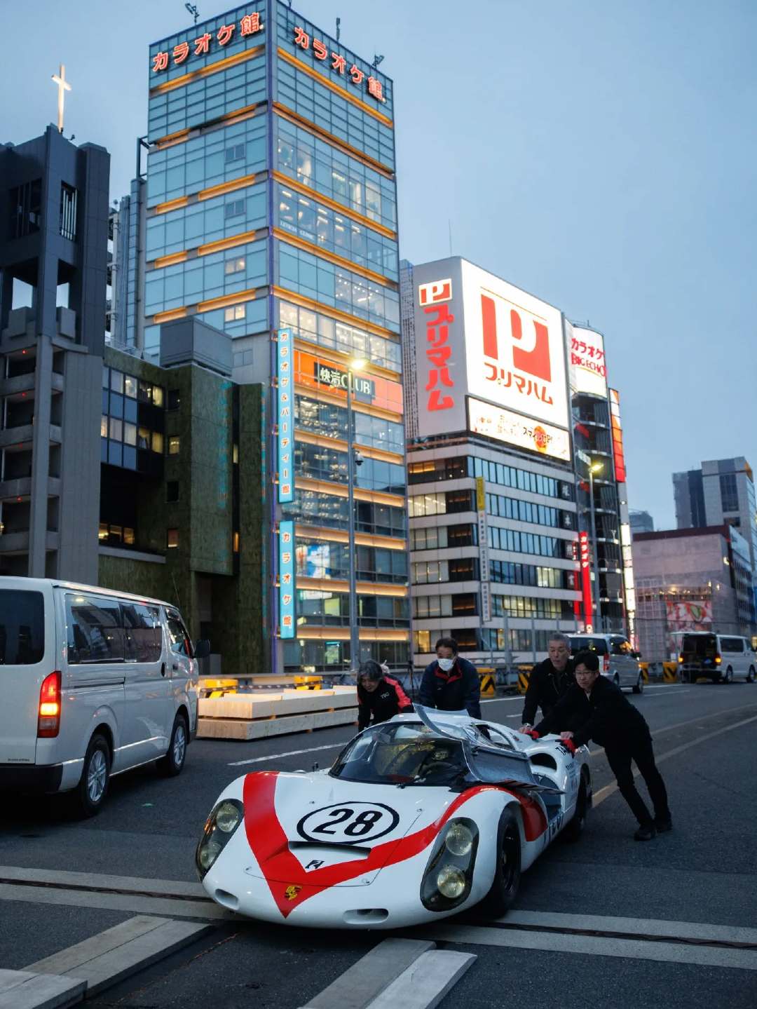 东京KK线 高架桥上的保时捷车聚活动 日本风情画 东京KK线 KK线 保时捷 P