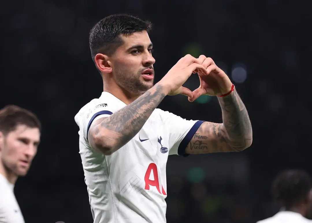 英超 27岁后卫封神！双响+补时倒挂金钩绝平，热刺2-2纽卡终结3连败纽卡斯尔联