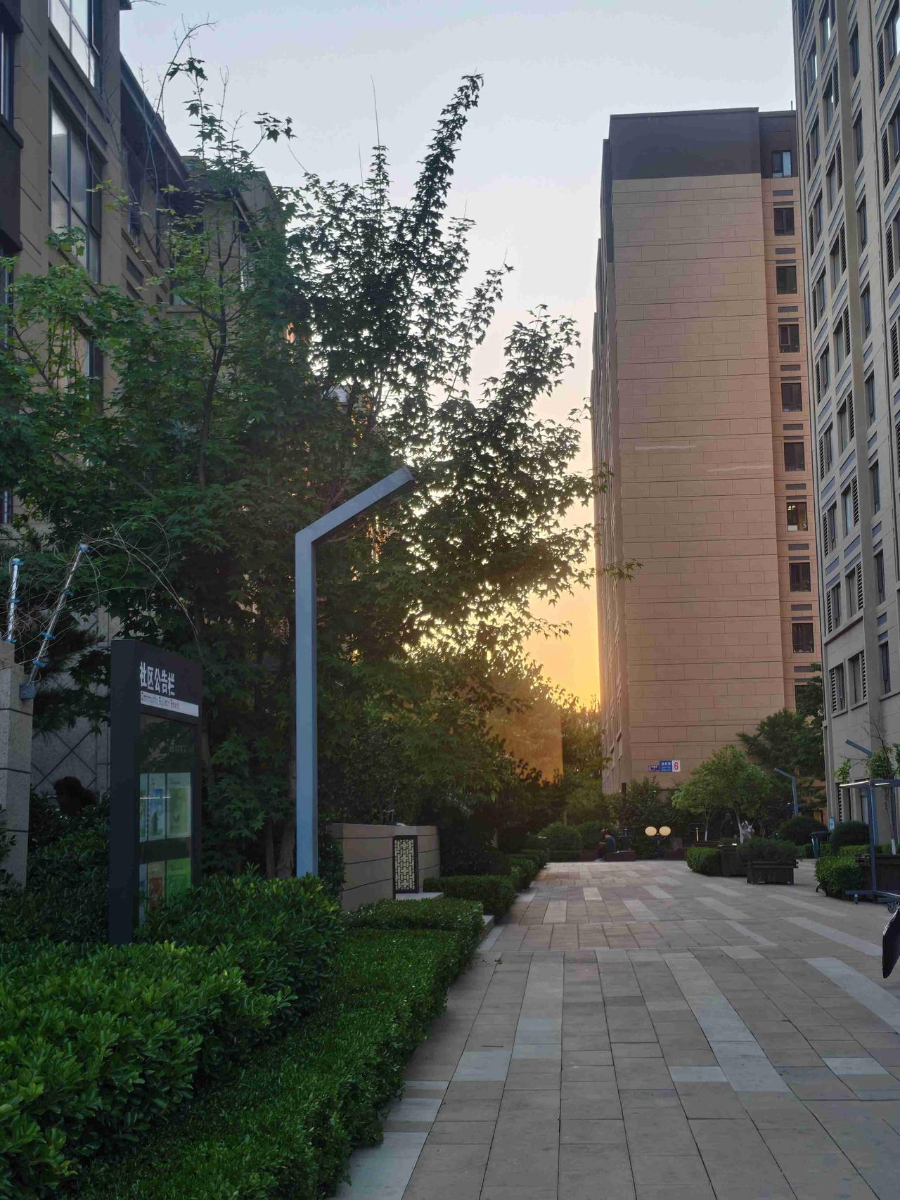 我的今日状态：😁轻松愉快
我这里的天气：🌤️多云

人的一生不能左右的事情太