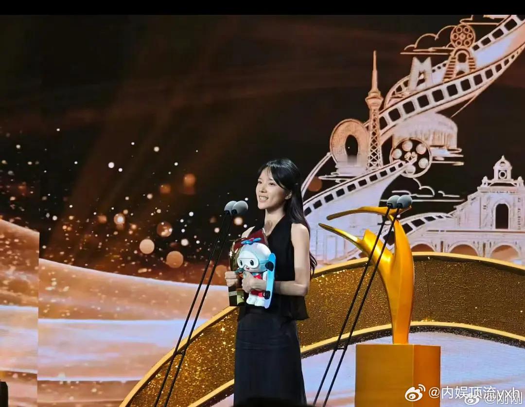 李思潼，长春电影节最佳女演员，恭喜南枝[送花花][送花花] ​​​