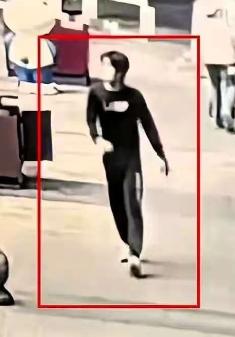 南昌15岁少年撞击陌生女子事件愈演愈烈，受害女子本想不追究，突然收到一条私信，瞬