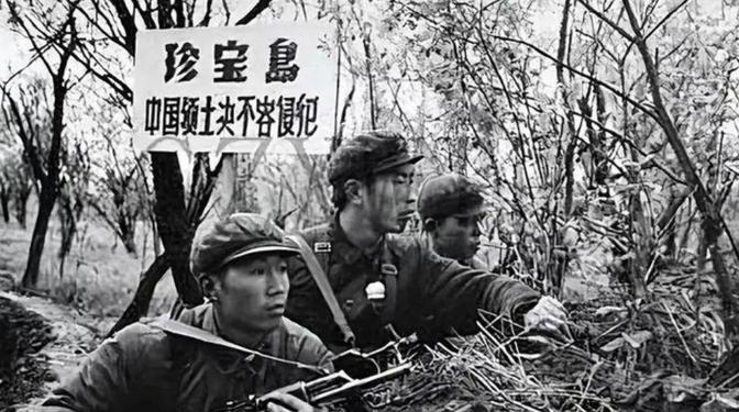 1962年，两名开国少将带领6万多人集体叛逃至苏联，毛主席得知后，非但没派军队去
