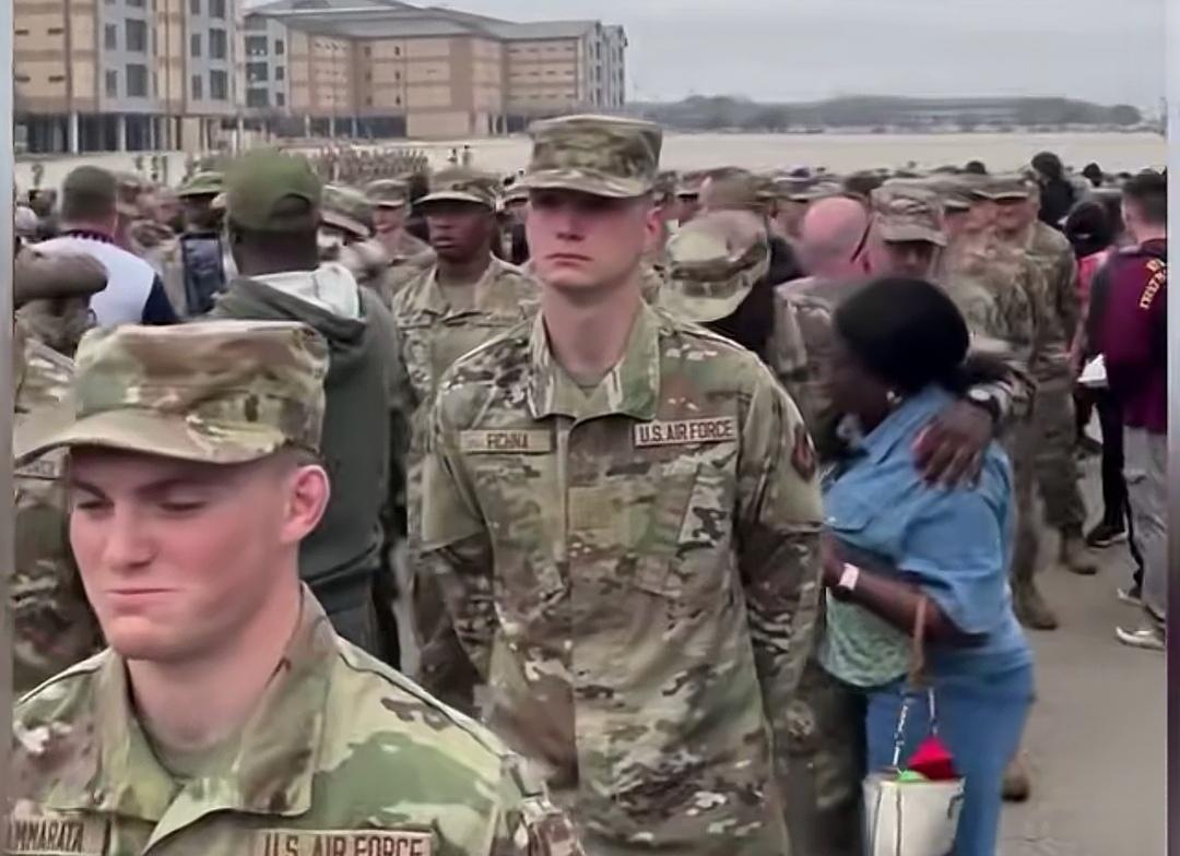 美国大兵又又要出发了，去维护世界和平！
用特朗普的话说：美军在为世界和平打仗，在