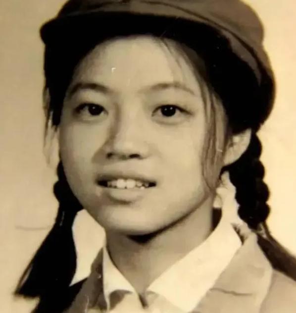 1968年，21岁青岛女知青不顾众人反对，嫁给40多岁农民，洞房之夜，新娘满脸娇