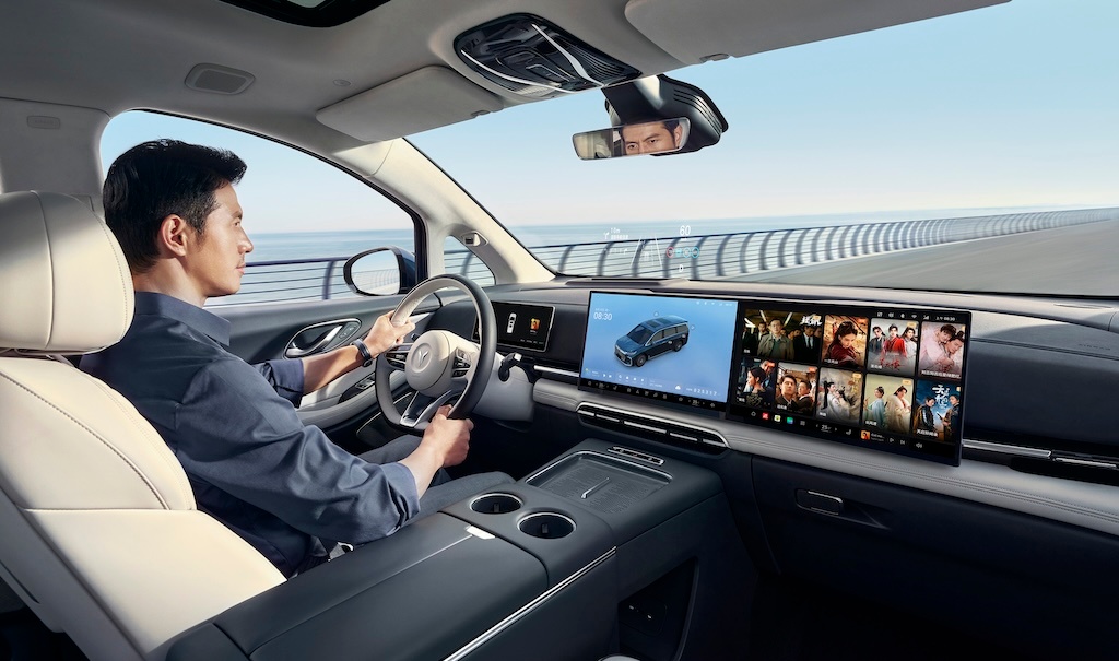 华为推出乾崑智驾操作系统 鸿蒙座舱 6.0 的小艺智能体核心是从 “语音助手” 