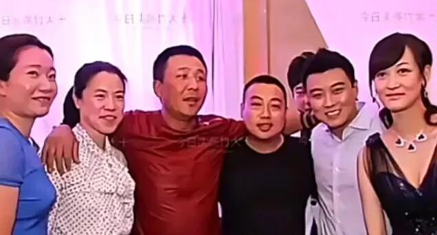 奥运冠军王楠
退役后始终没离开国乒，
郭斌也是一如既往的支持！
从图片中可以看出