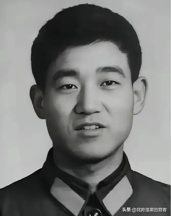 老山一等功臣郑现勇，河南周口人，1972年入伍，先后服役于50军149师、原武汉