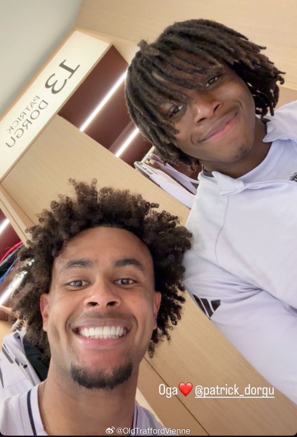 奇尔克泽也留在卡灵顿训练，和多尔古的自拍更新 