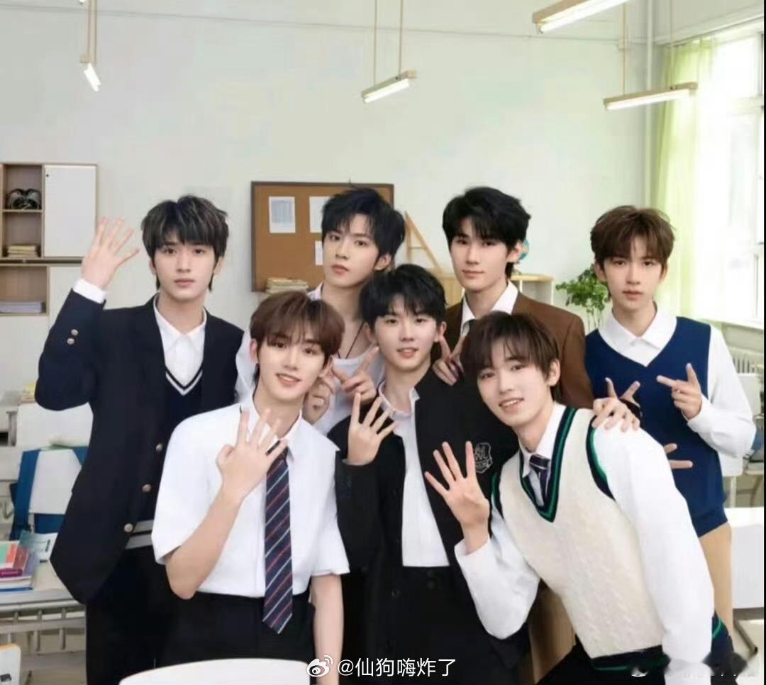时代少年团成团纪念日排面成团七周年氛围感直接拉满，各处应援排面十足。看着七个少年