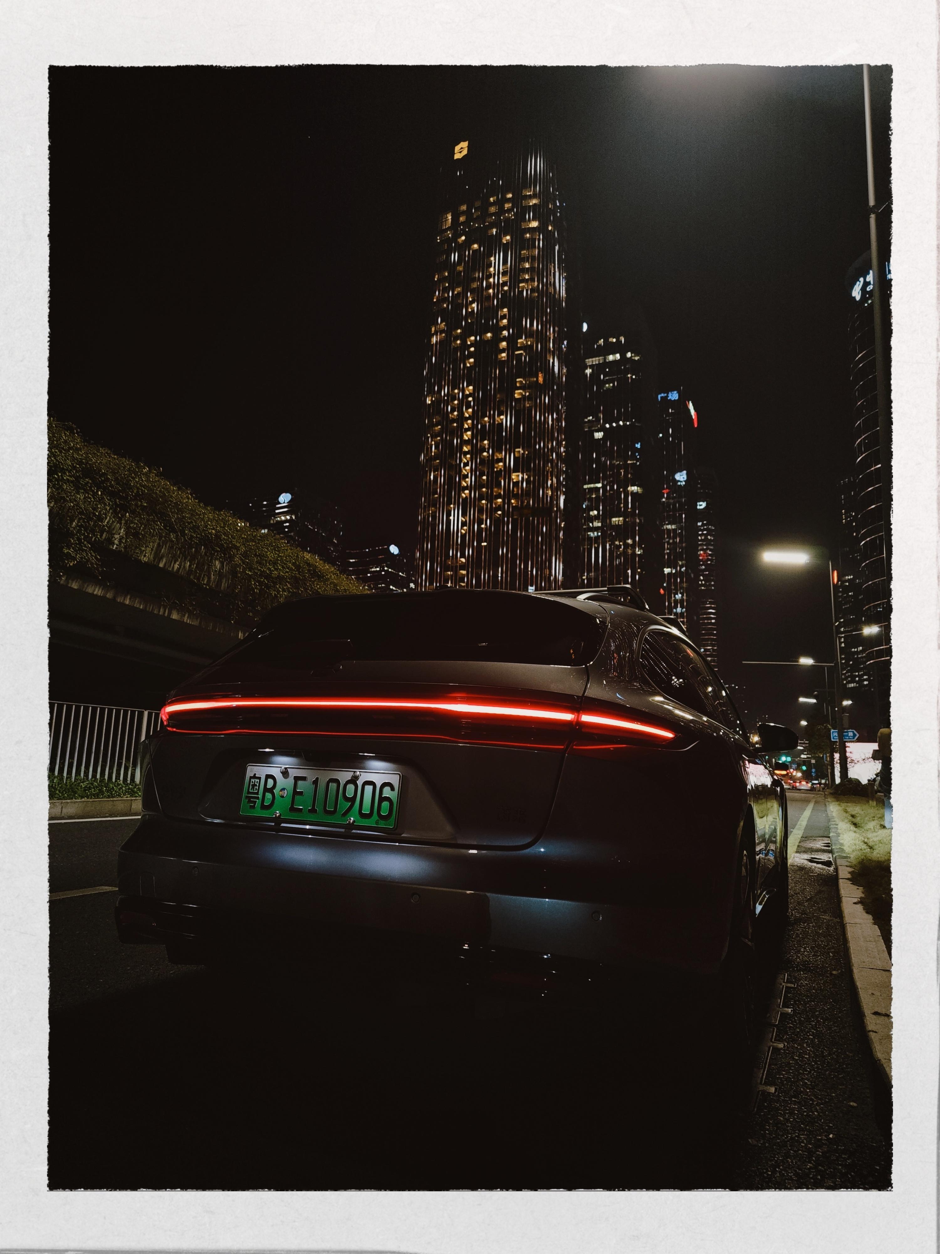 四大科技巨头欲砸6500亿美元加码ai 都在拼命烧钱，就是为了烧出个未来，其实目