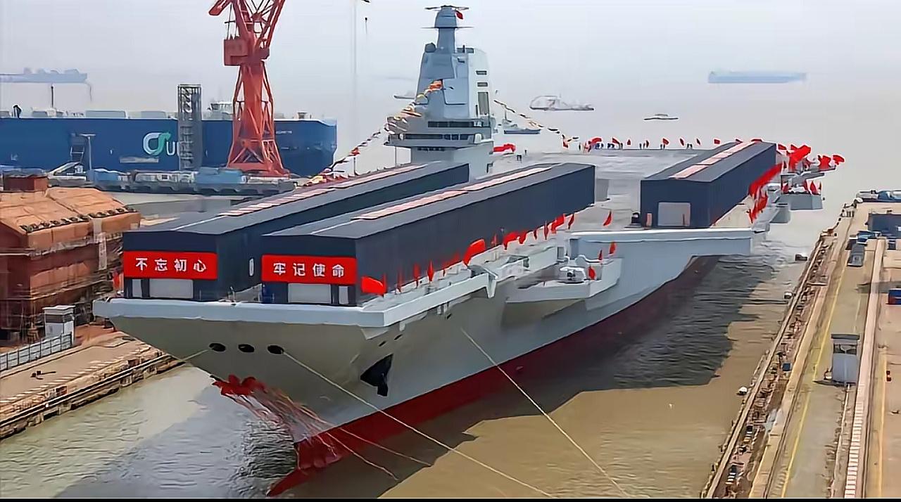 外媒：世界最大航母要来了，中国抬高航母门槛，美国怎么办？
外媒称，卫星图像显示，