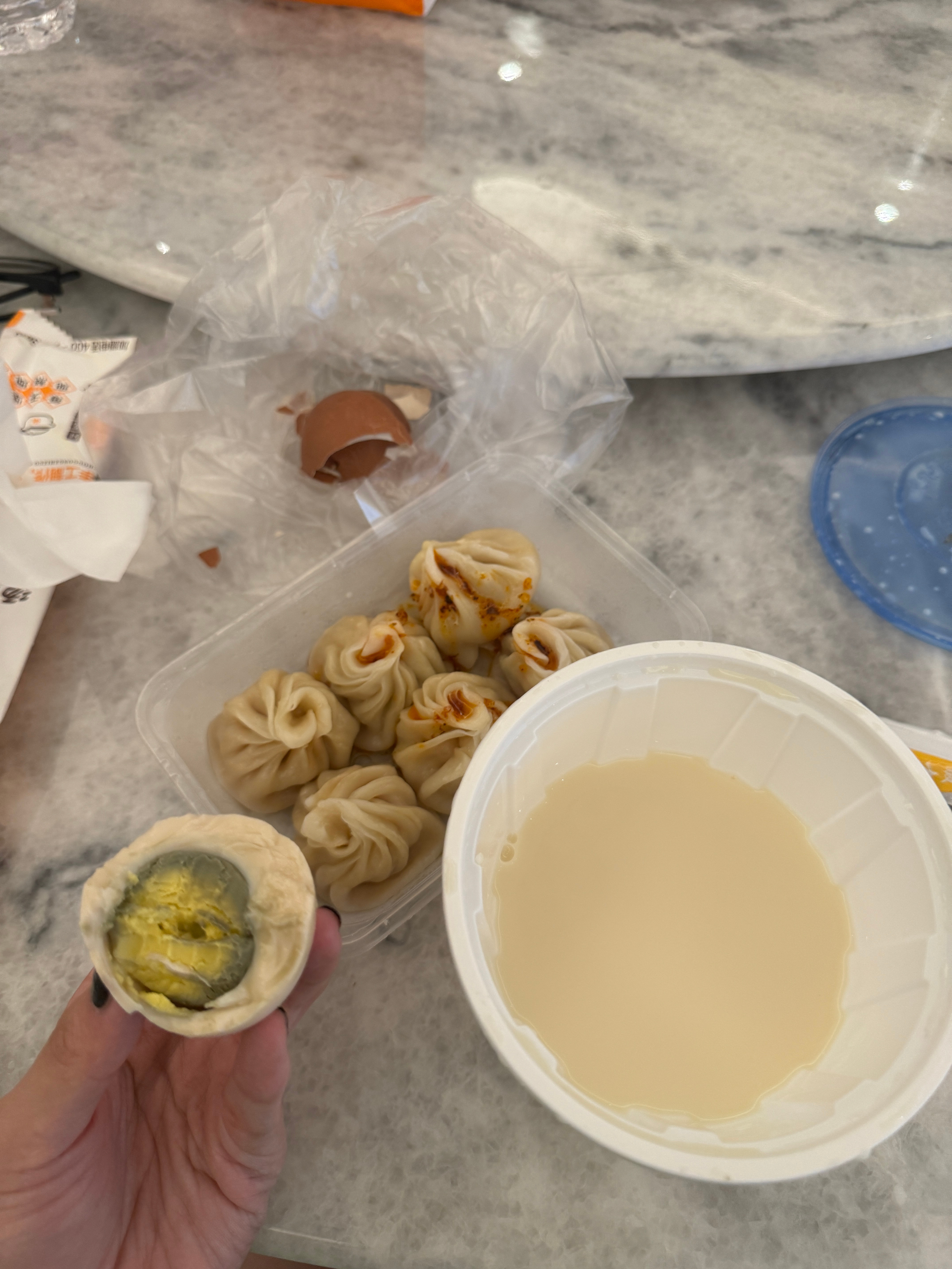 我已经起来吃早饭了 各位[微笑] ​​​