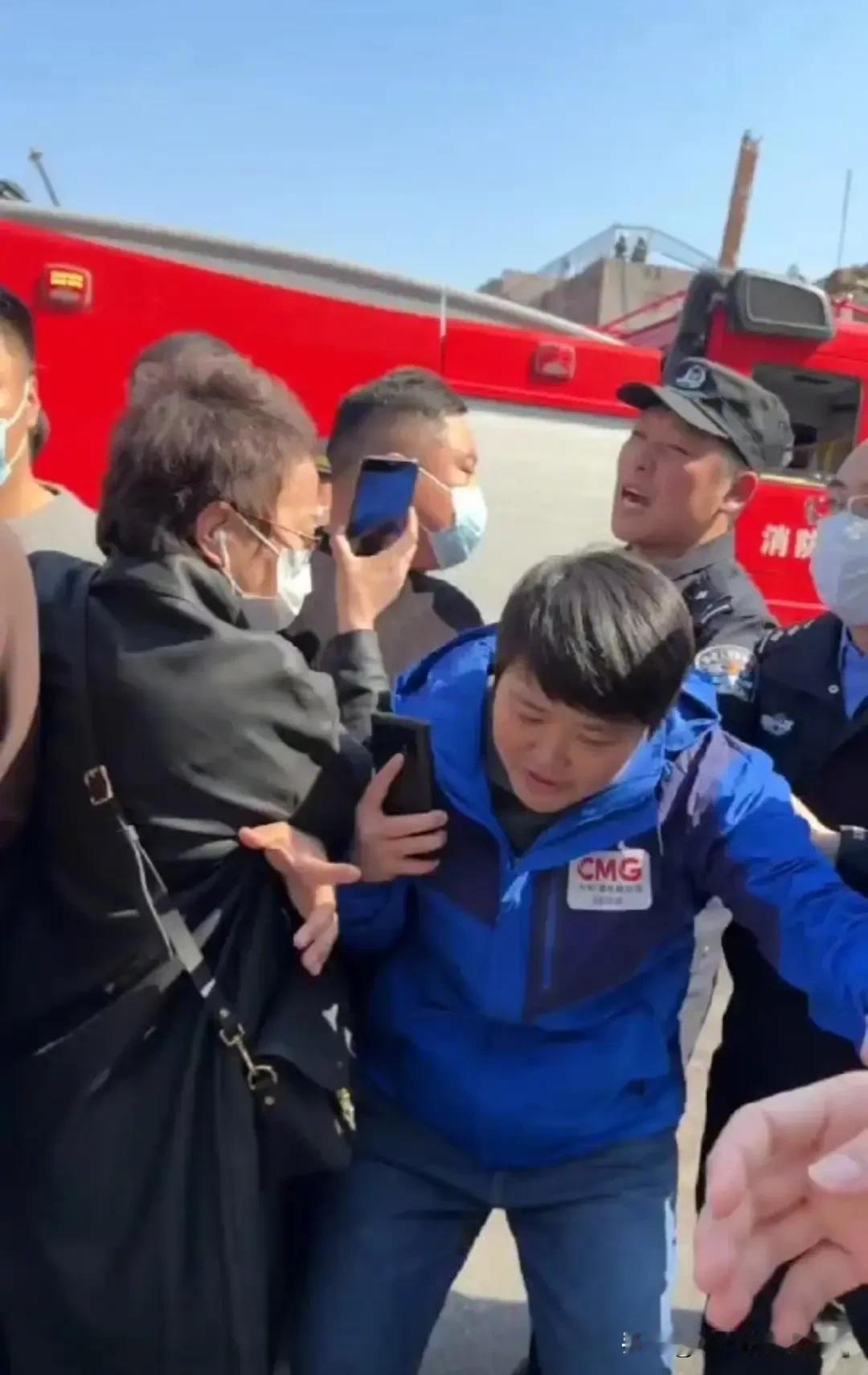 河北燕郊爆燃事故，央视记者被拦截，官方已出通告表示歉意，刚开始的时候是被采访的，