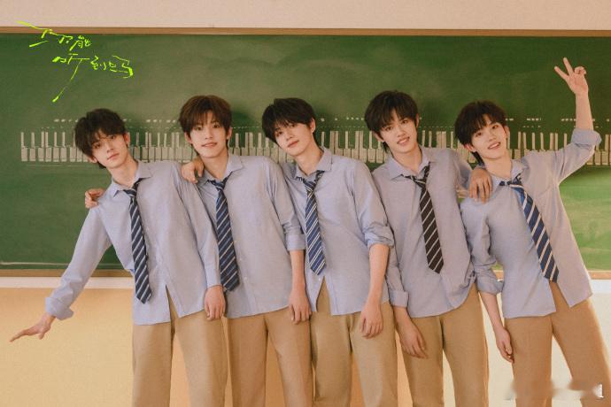 登陆少年衬衫领带登陆少年朱志鑫 张泽禹 张极 左航 苏新皓衬衫领带造型，太帅气啦