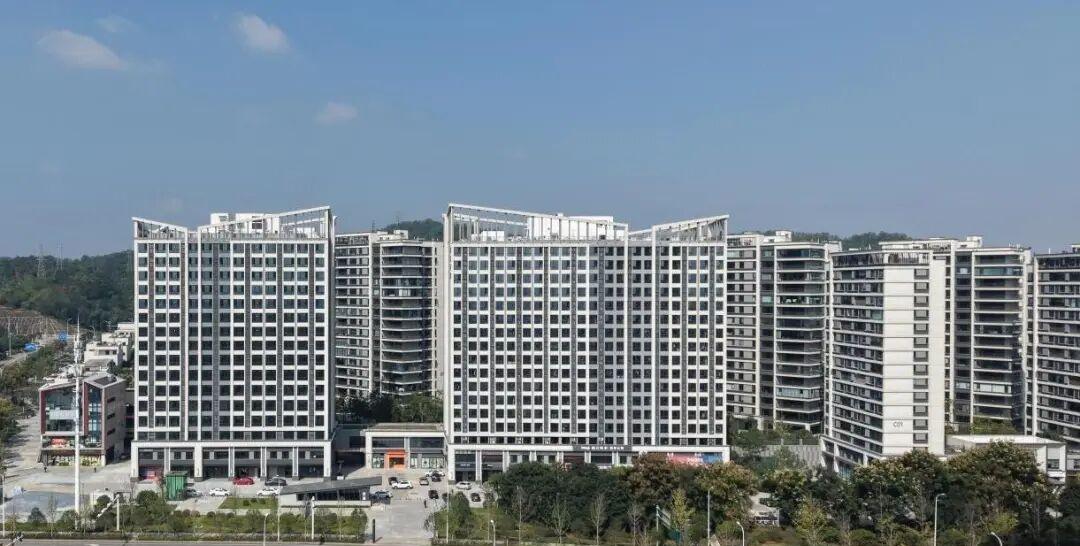 随着大王山升级为国际旅游度假区并在2026年元旦创下近4万人次接待纪录，片区文旅