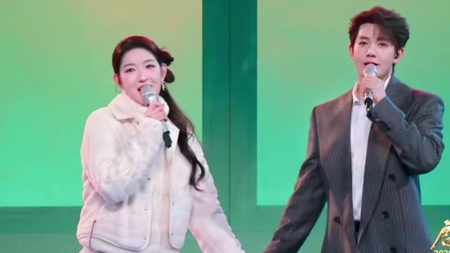 央视跨年晚会，本以为邓为、杨紫同框，没想到搭档甜妹王玉雯

邓为、杨紫在《长相思