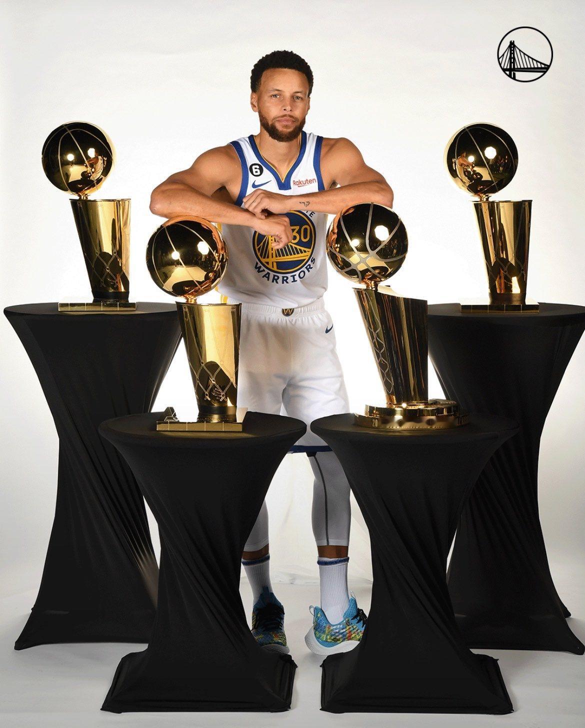 斯蒂芬·库里。 • 正式成为NBA历史第4位为同一支球队效力满20年的球员！此前