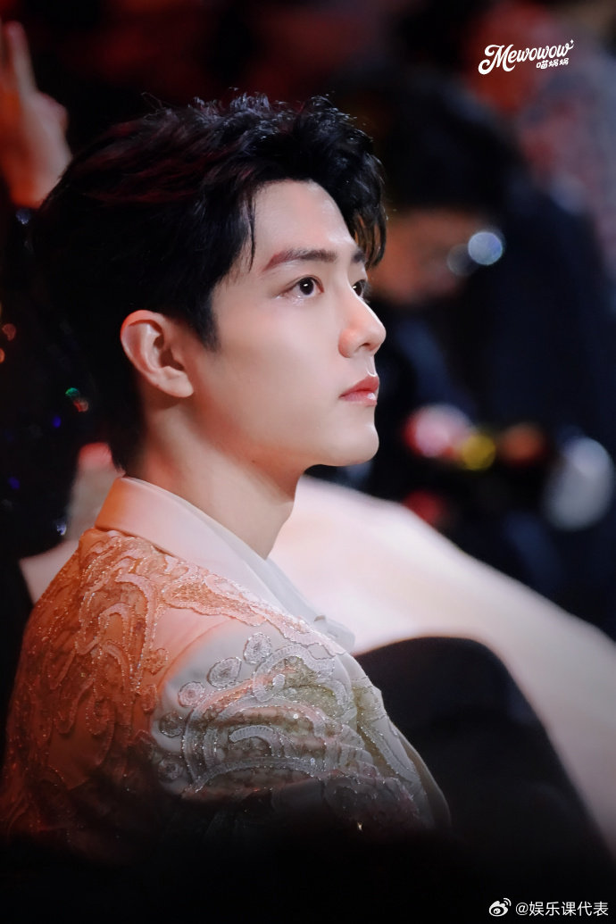 喵娲娲发了肖战未曝光照片 谁被喵娲娲的惊喜砸中！肖战从未曝光的西装亮片造型生图，